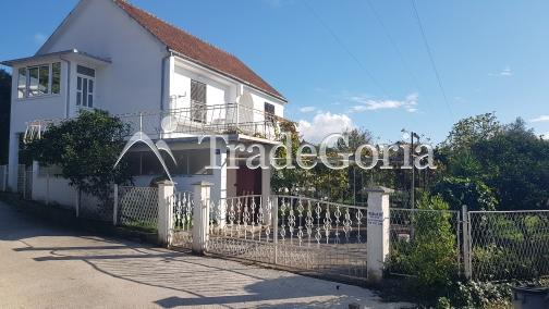 Участок в Тивате 530 м2 с домом.