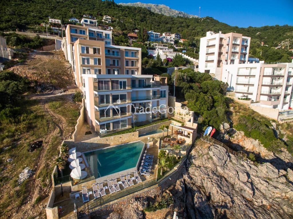 Unique opportunity to buy an apartment in Your Home complex on the first line of the sea.
