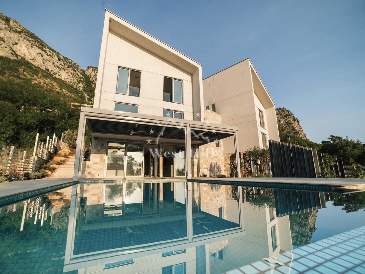 Unique carbon-neutral villas in Blizikuce above Sveti Stefan