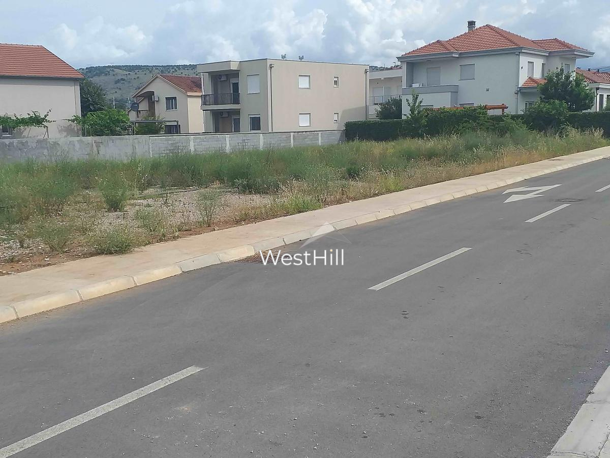Urbanized land for the construction in Gornja Gorica, Podgorica