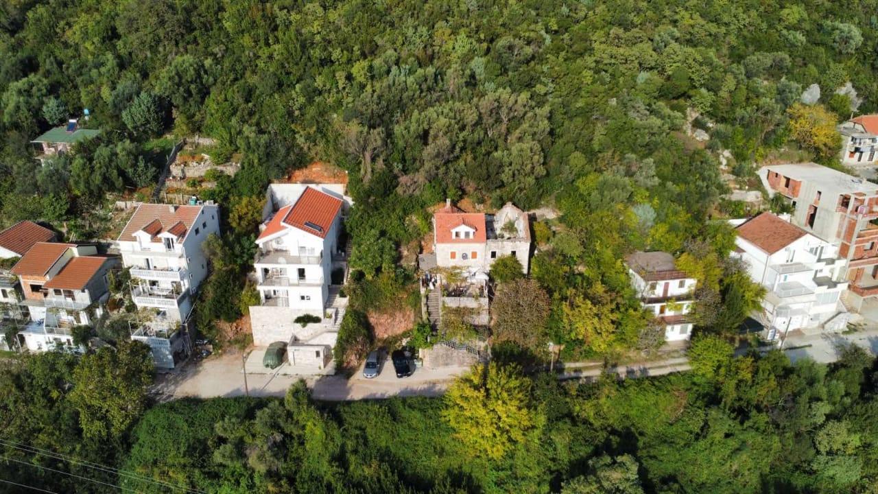Урбанизированный участок с видом на море в Герцег-Нови