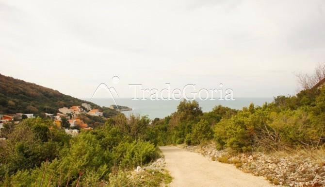 Urbanized plot in Uteha 200 meters from the sea.