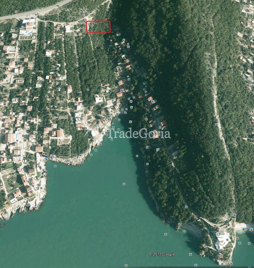 Urbanized plot in Uteha 200 meters from the sea.