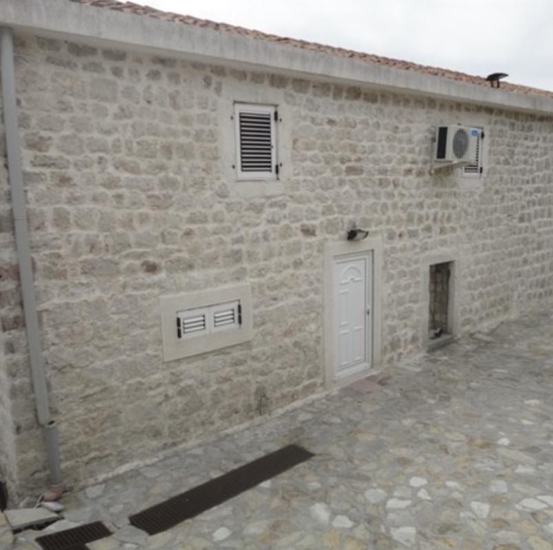 Villa for sale 150m from the sea in Rijeka Rejevici, Budva.
