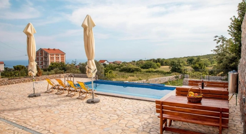 Villa zu verkaufen in Krimovica 320m2