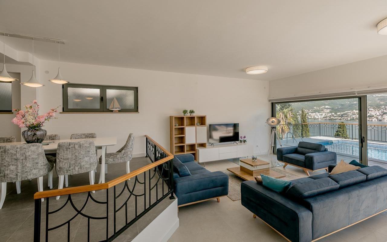 Villa for sale with pool and sea view — Nivice, Herceg Novi