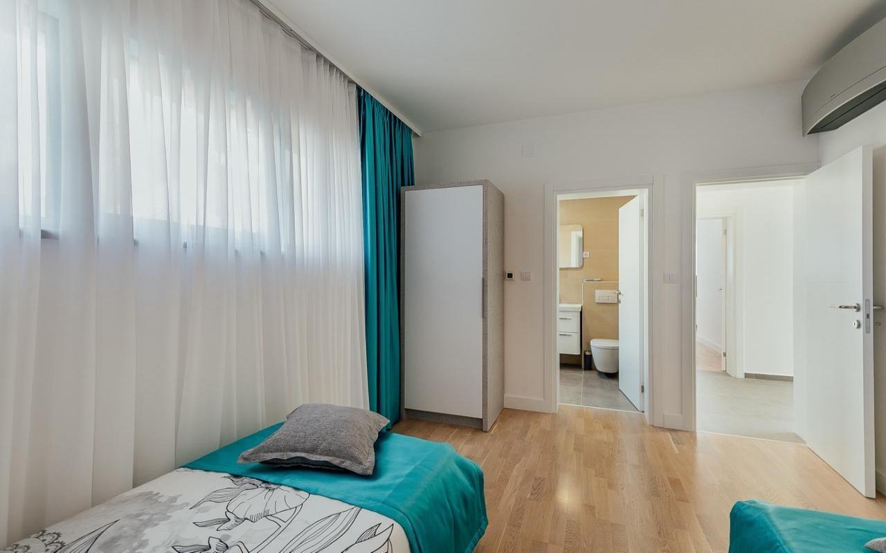 Villa for sale with pool and sea view — Nivice, Herceg Novi
