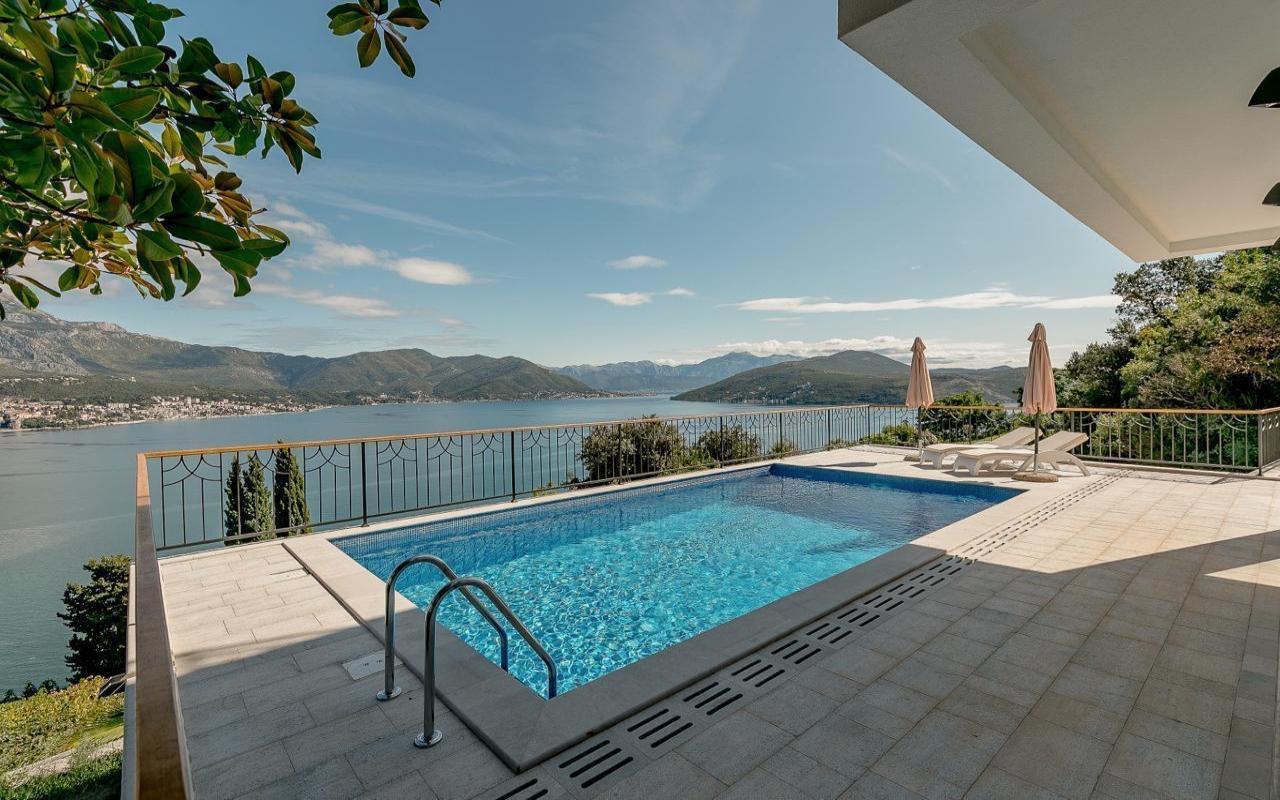 Villa for sale with pool and sea view — Nivice, Herceg Novi