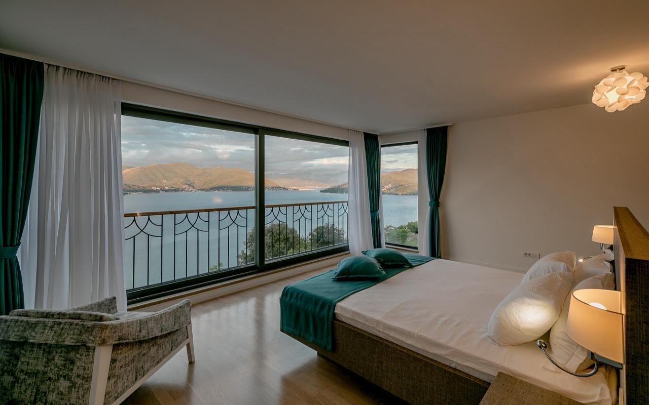 Villa for sale with pool and sea view — Nivice, Herceg Novi