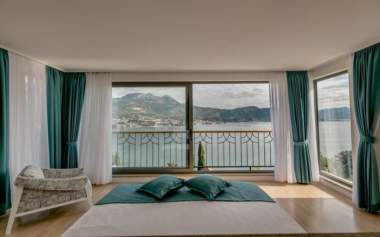 Villa for sale with pool and sea view — Nivice, Herceg Novi