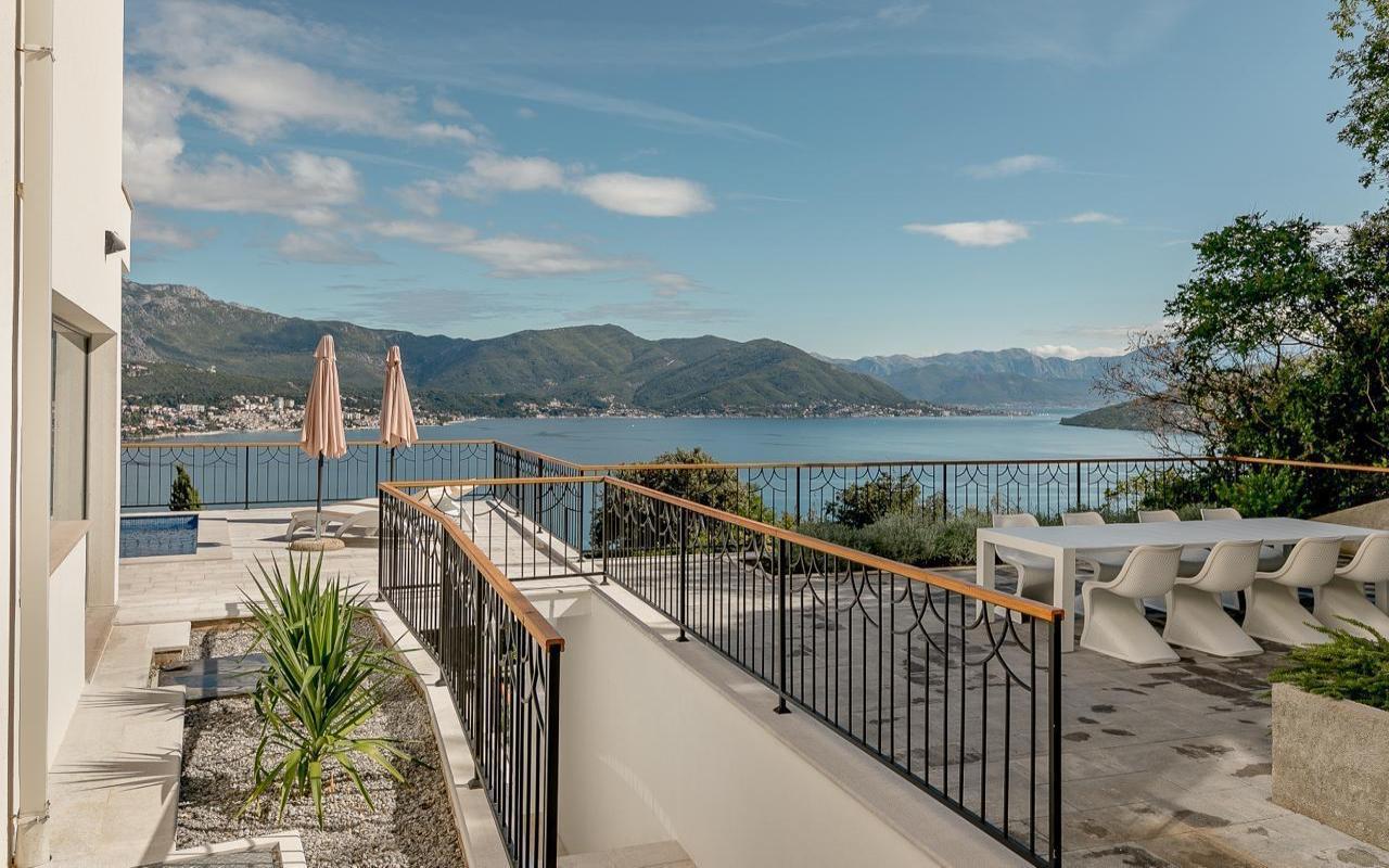 Villa for sale with pool and sea view — Nivice, Herceg Novi