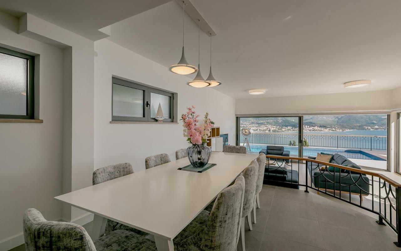 Villa for sale with pool and sea view — Nivice, Herceg Novi
