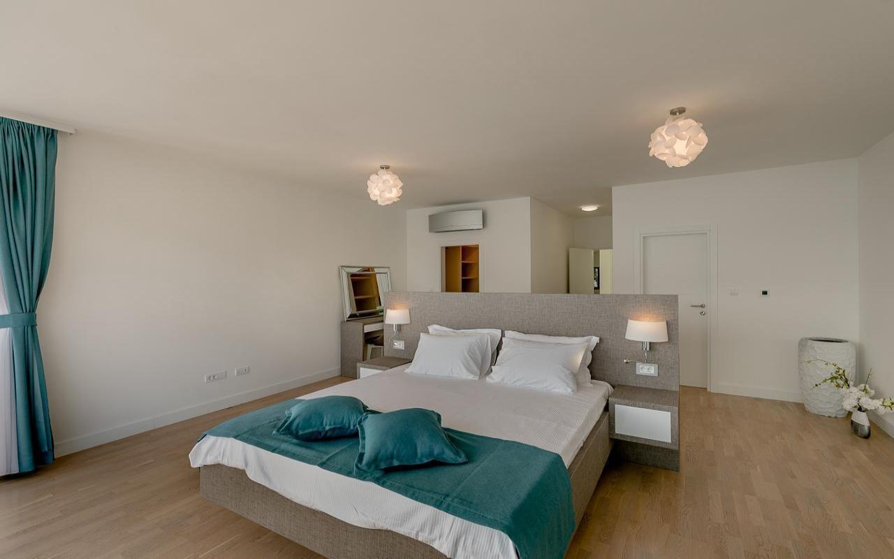Villa for sale with pool and sea view — Nivice, Herceg Novi