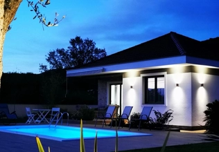 Villa in exklusiver Anlage Krimovica mit Pool
