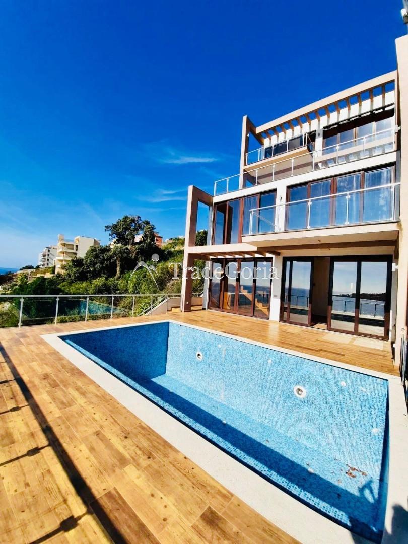 Vila na prvom redu do plaže sa privatnom plažom i bazenom