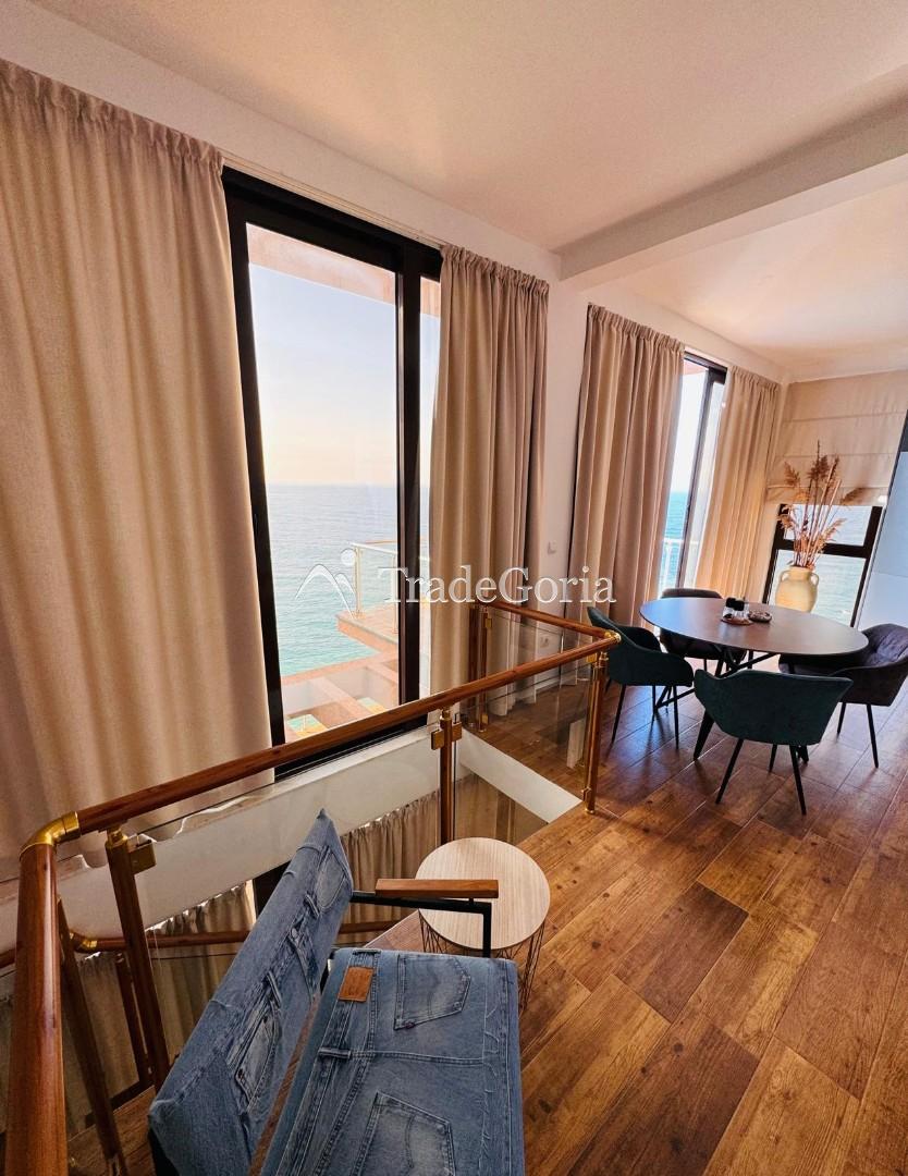 Vila na prvom redu do plaže sa privatnom plažom i bazenom