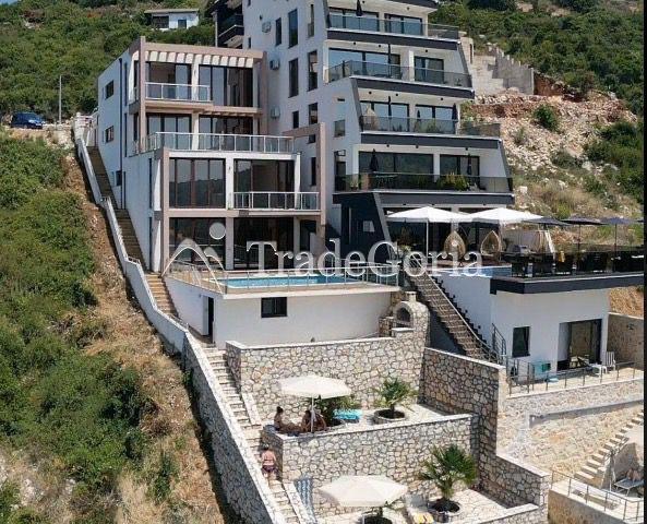 Vila na prvom redu do plaže sa privatnom plažom i bazenom
