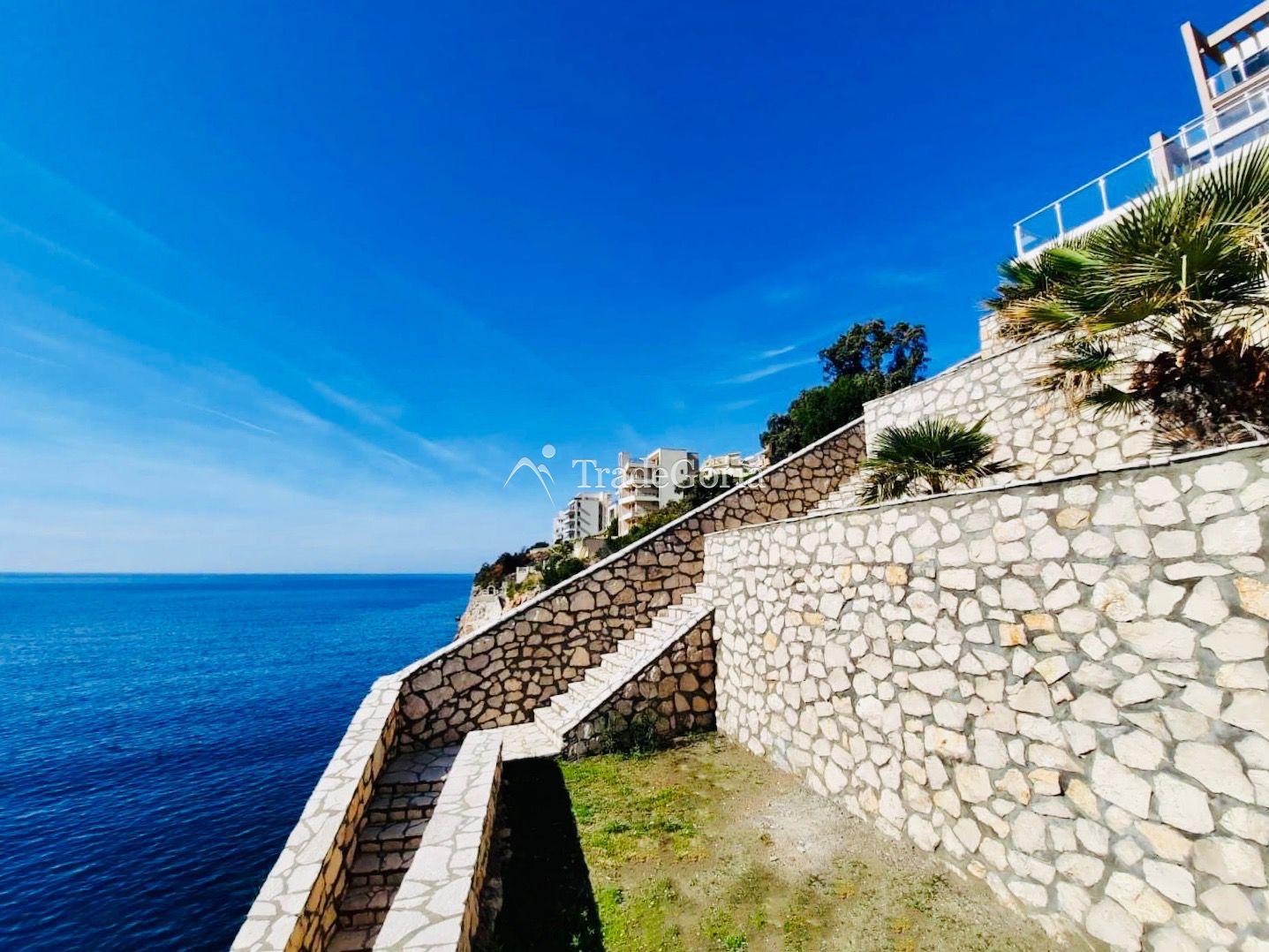 Vila na prvom redu do plaže sa privatnom plažom i bazenom