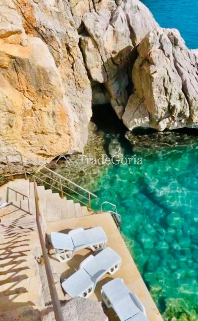 Vila na prvom redu do plaže sa privatnom plažom i bazenom