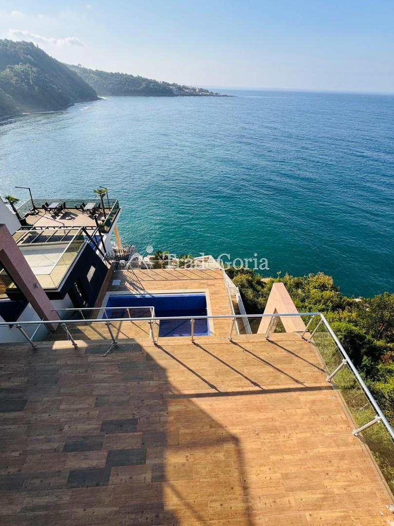 Vila na prvom redu do plaže sa privatnom plažom i bazenom