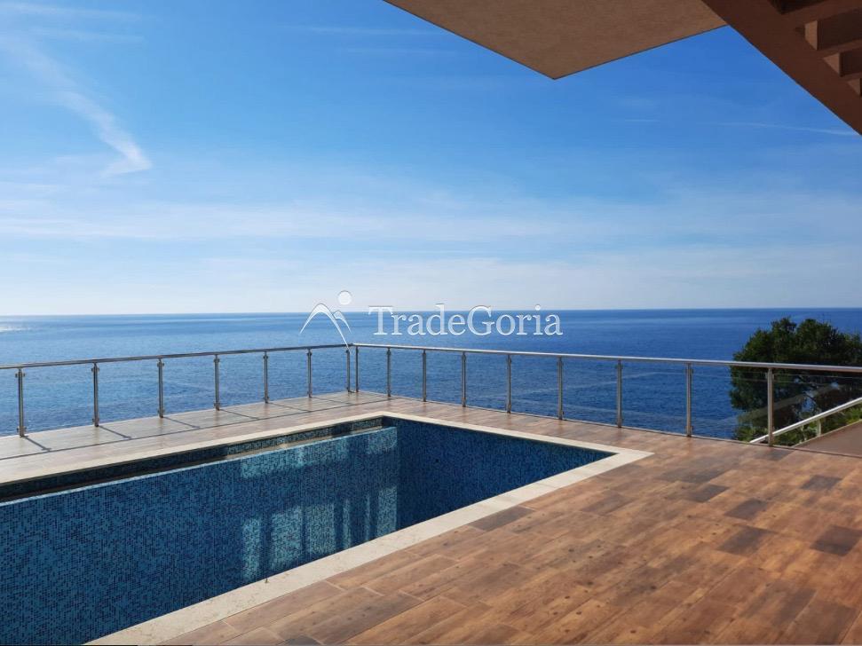Vila na prvom redu do plaže sa privatnom plažom i bazenom
