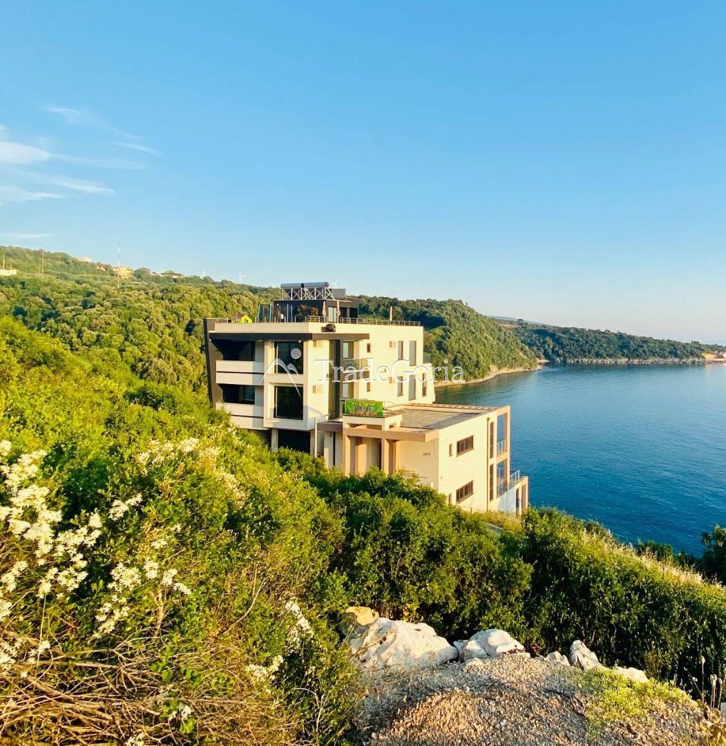Vila na prvom redu do plaže sa privatnom plažom i bazenom