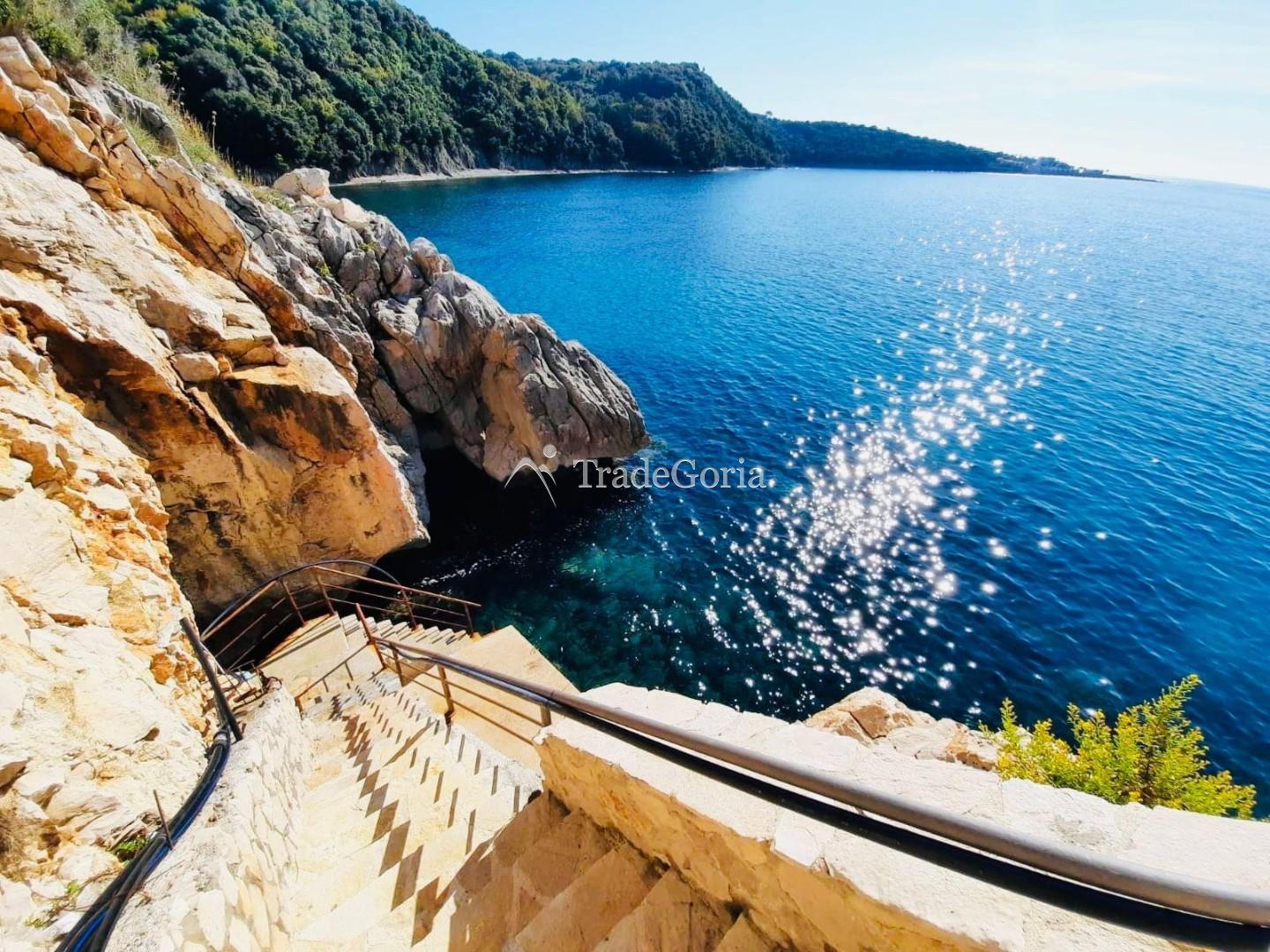 Vila na prvom redu do plaže sa privatnom plažom i bazenom