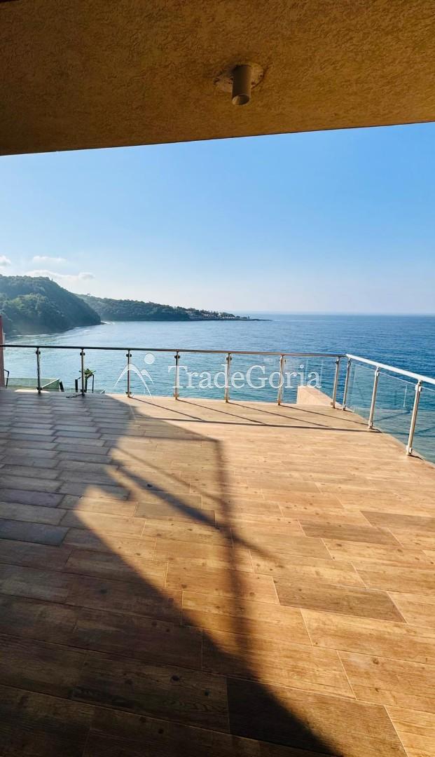 Vila na prvom redu do plaže sa privatnom plažom i bazenom