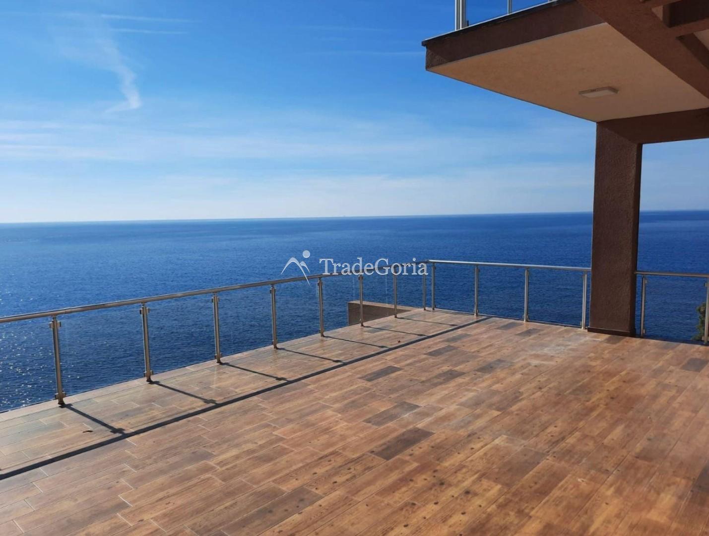 Vila na prvom redu do plaže sa privatnom plažom i bazenom