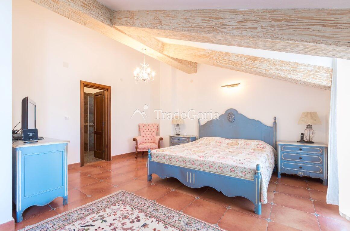 Villa an der ersten Meereslinie, mit Steg und Garage in Dobrota, Bucht von Kotor.
