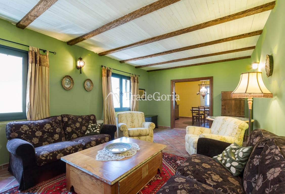 Villa an der ersten Meereslinie, mit Steg und Garage in Dobrota, Bucht von Kotor.
