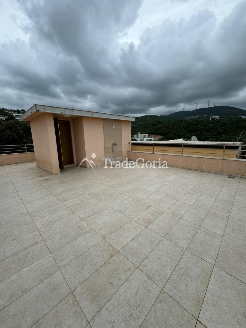 Villa on the first line in Uteha - 750,000 euros