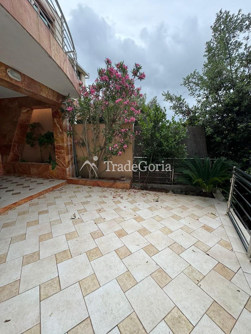 Villa on the first line in Uteha - 750,000 euros