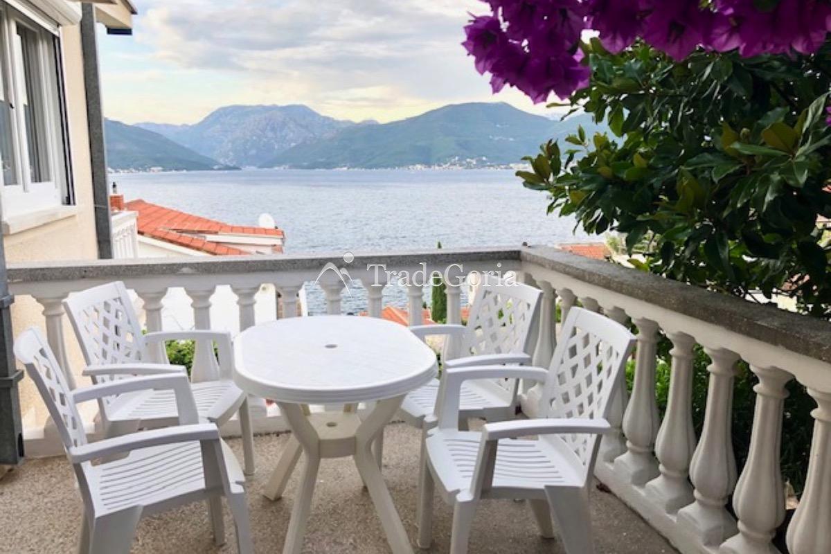 Vila sa apartmanima u Krašićima - Cena 450.000 evra