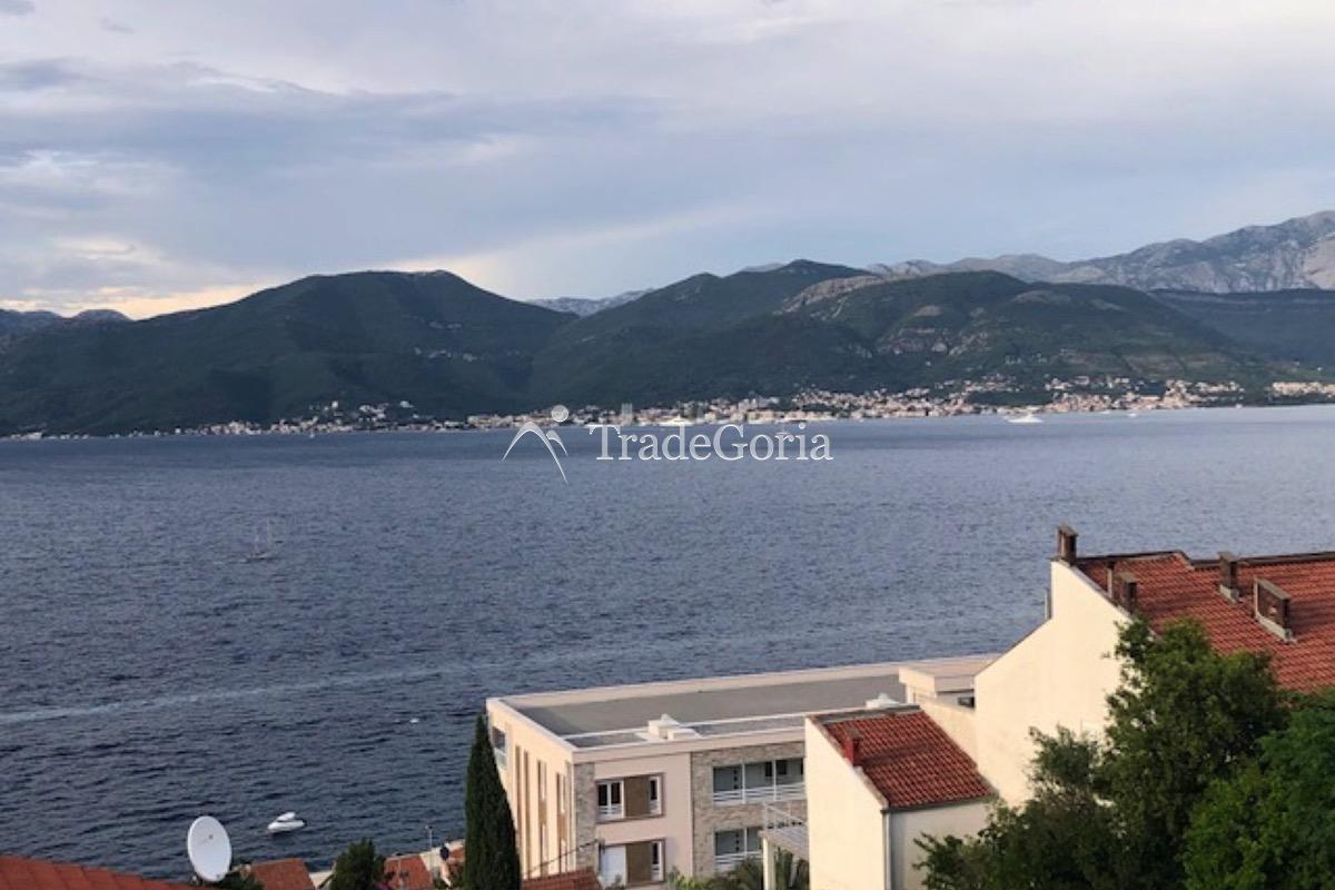 Vila sa apartmanima u Krašićima - Cena 450.000 evra