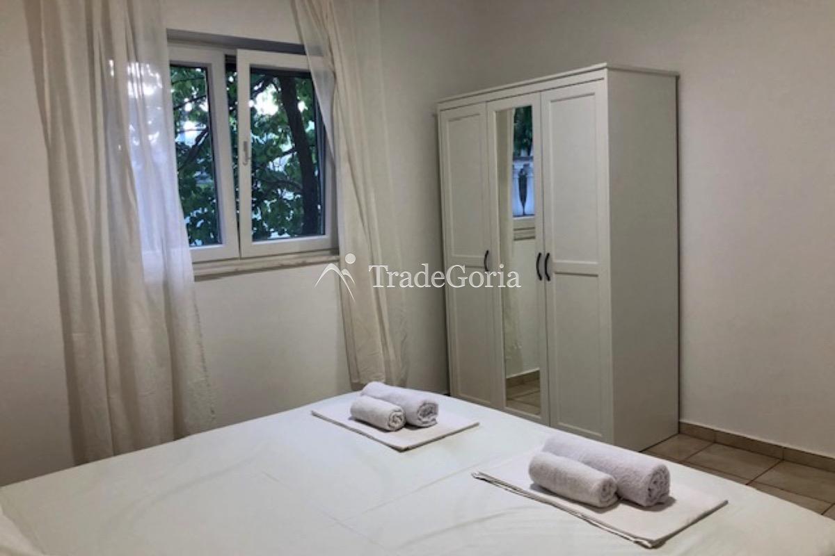 Vila sa apartmanima u Krašićima - Cena 450.000 evra
