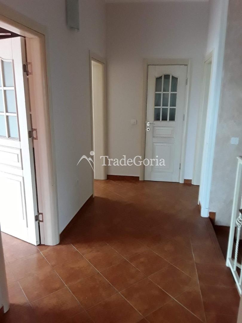 Vila u Dobroj Vodi sa velikom parcelom i bazenom