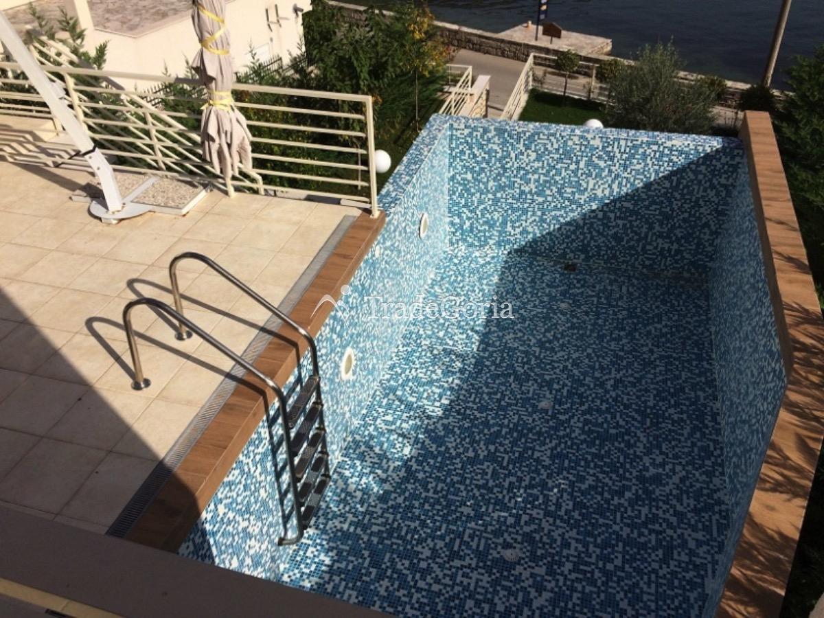 Vila u Stolivu. Plaćanje u Rusiji moguće u rubljama! - Cena 1.350.000 evra