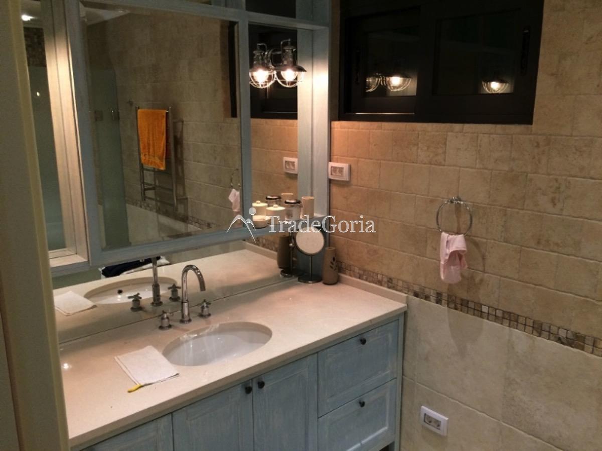 Vila u Stolivu. Plaćanje u Rusiji moguće u rubljama! - Cena 1.350.000 evra