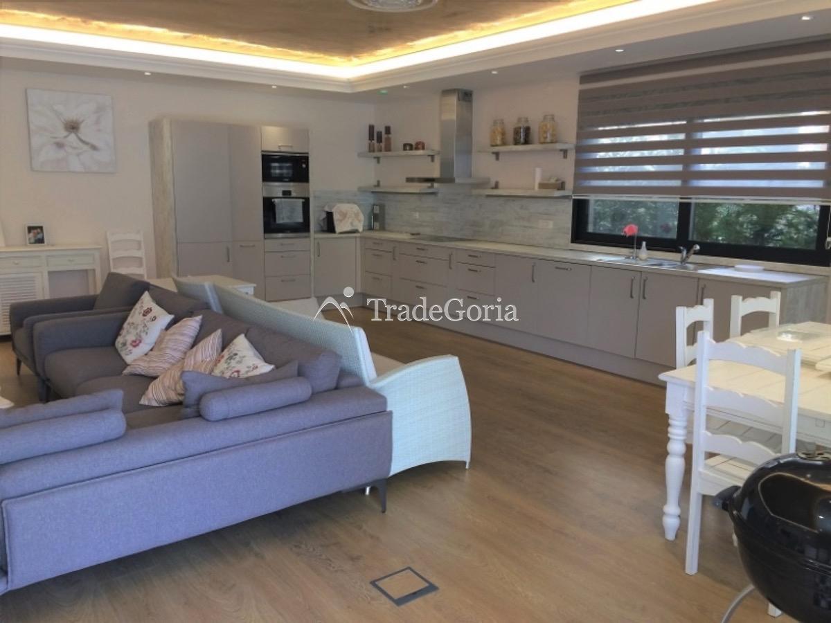 Vila u Stolivu. Plaćanje u Rusiji moguće u rubljama! - Cena 1.350.000 evra