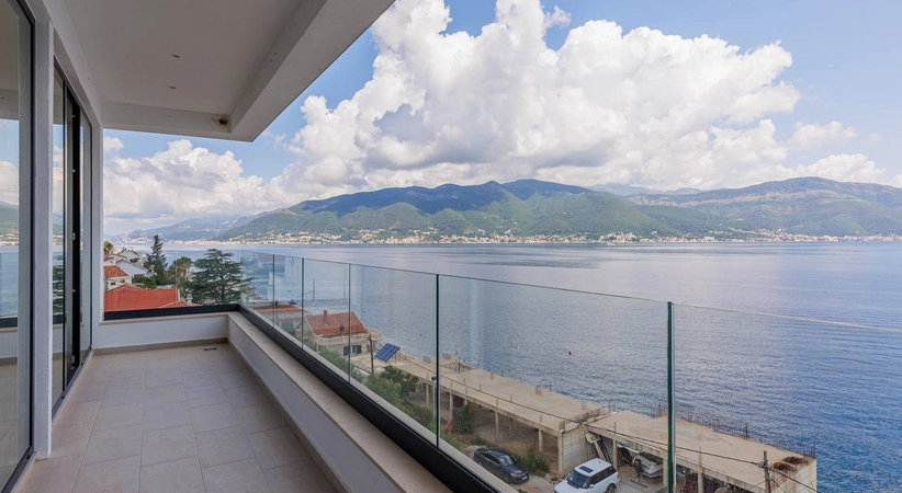 Vila sa 3 spavaće sobe 10 metara od mora, Krašići