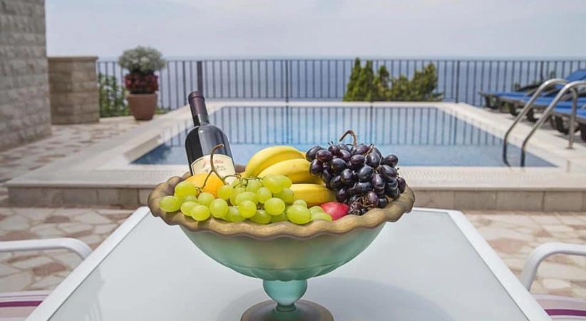 Villa mit 4 Schlafzimmern und Meerblick in Petrovac