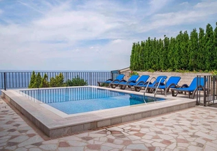 Villa mit 4 Schlafzimmern und Meerblick in Petrovac
