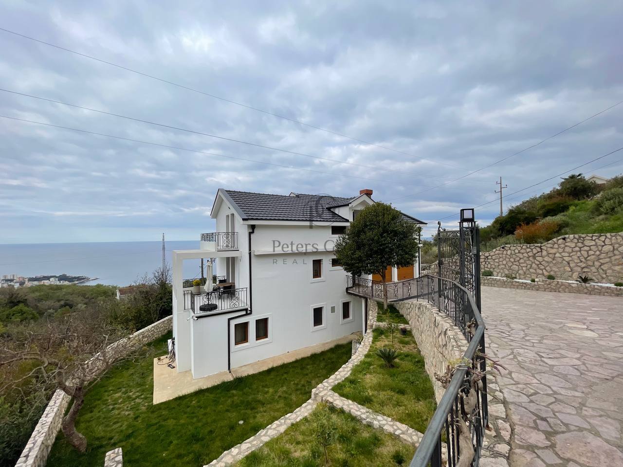 Vila sa panoramskim pogledom na more na prodaju - Dobra Voda, Crna Gora