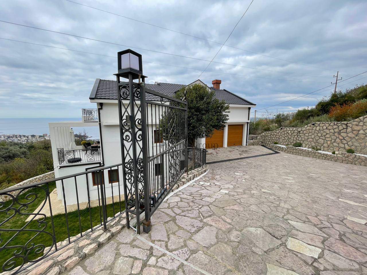 Vila sa panoramskim pogledom na more na prodaju - Dobra Voda, Crna Gora