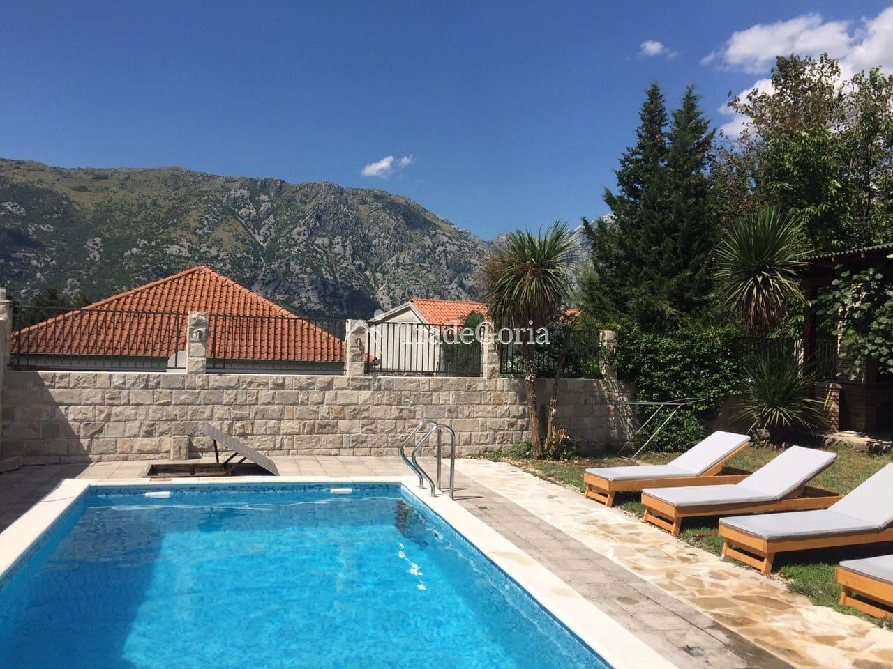 Villa Jasmine in Stoliv (Kotor Bay)