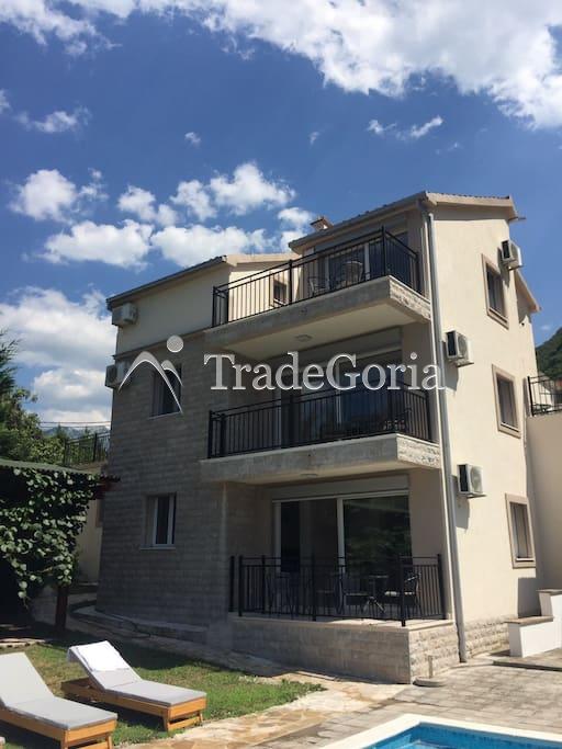 Villa Jasmine in Stoliv (Kotor Bay)