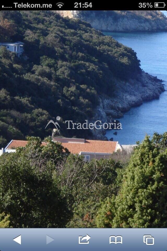 Land plot in Uteha, total area of 1594m2