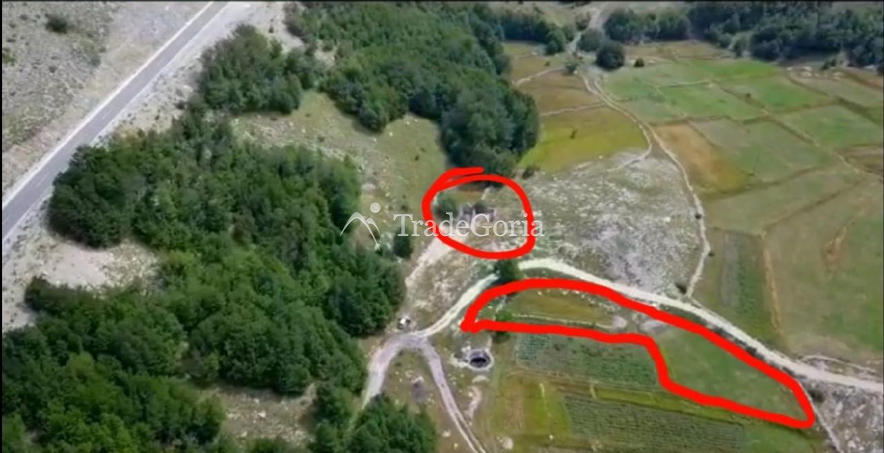 Grundstück mit zwei registrierten Gebäuden im Nationalpark
